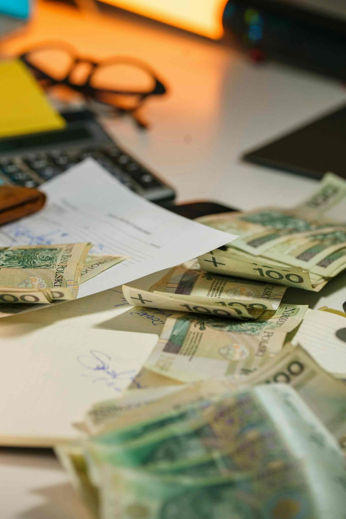 Alimenty w Polsce to miliardowy problem. System działa na papierze, ale przegrywa z rzeczywistością.