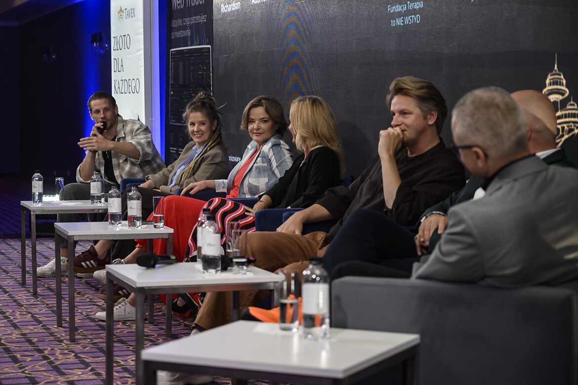 Sztuka niesie pomoc – Artyści dla Młodego Pokolenia na jubileuszowej Konferencji WallStreet 30 w Karpaczu