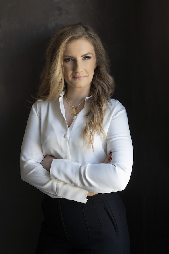 Nowe regulacje AI – koniec z ukrywaniem, że rozmawiamy z maszyną. Komentarz ekspercki: Karolina Praszek-Gołębiewska
