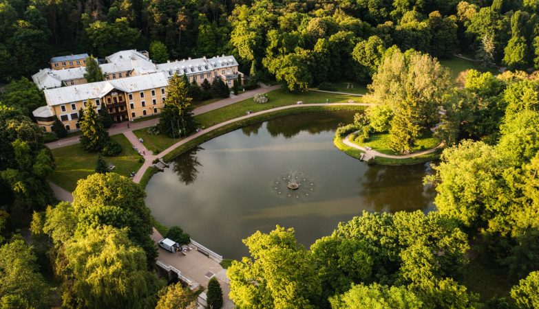 Odpoczynek bez wyjazdu za granicę - dlaczego polskie uzdrowiska wracają do łask?